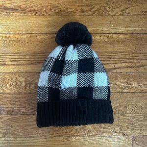 NWOT Black And White Buffalo Plaid Pom Hat